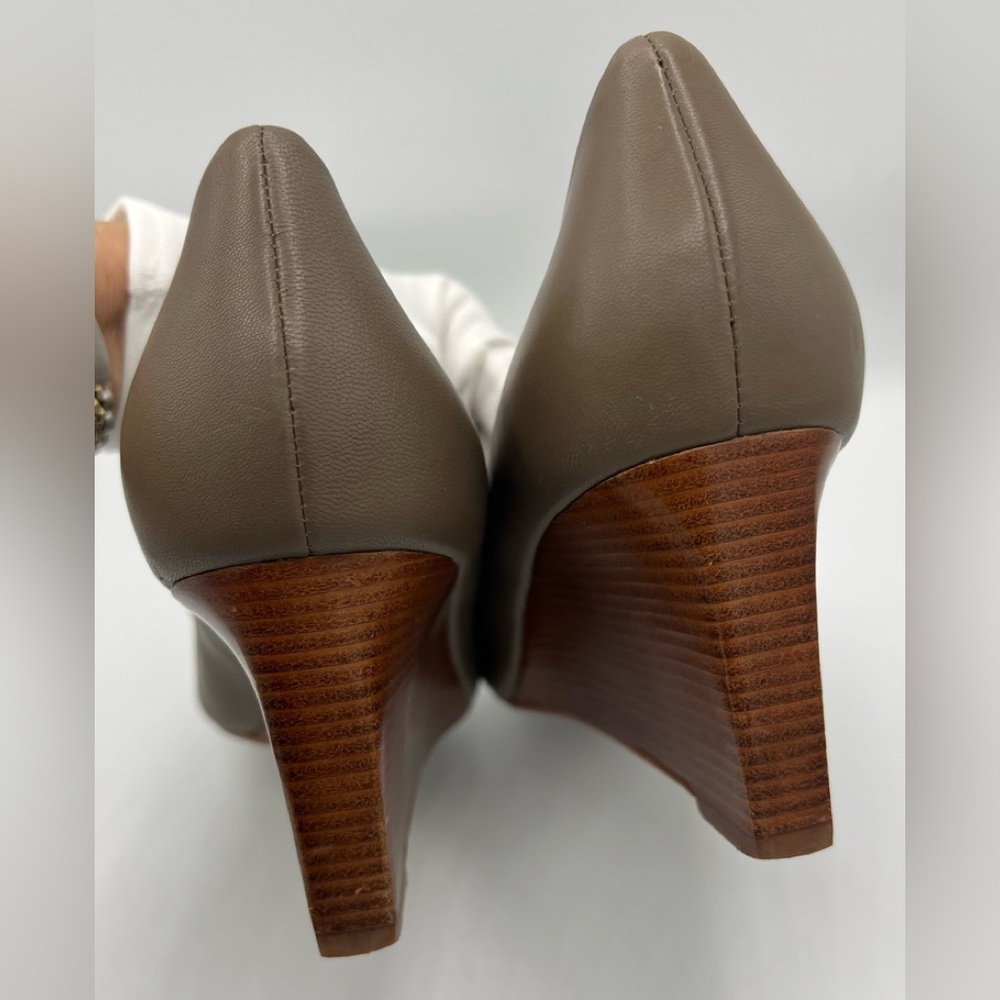 Tory Burch Taupe Leather Wedge Heel Pumps with Silver Emblem. Size 10. - Picture 7 of 10